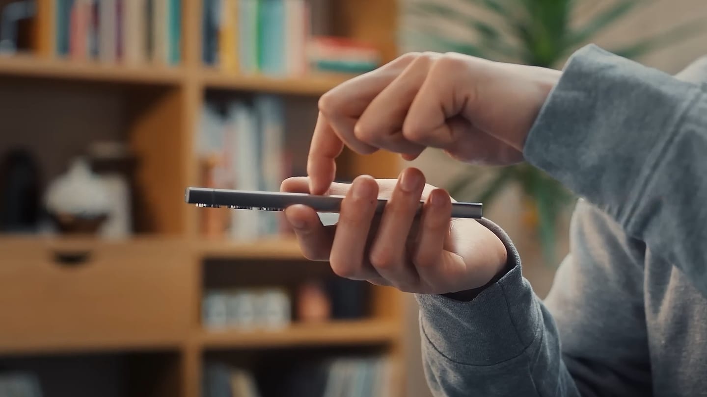 Gambar dari Google Blog untuk berita: Google Perkenalkan Circle to Search untuk Deteksi Penipuan SMS di Android